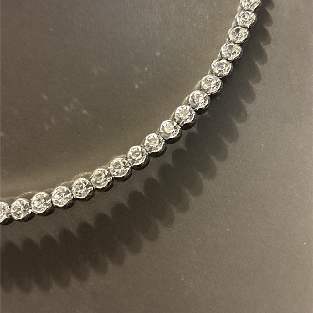 Elegant Silver Flex Choker Necklace with Cubic Zirconia Crystals - Picture 7 of 11